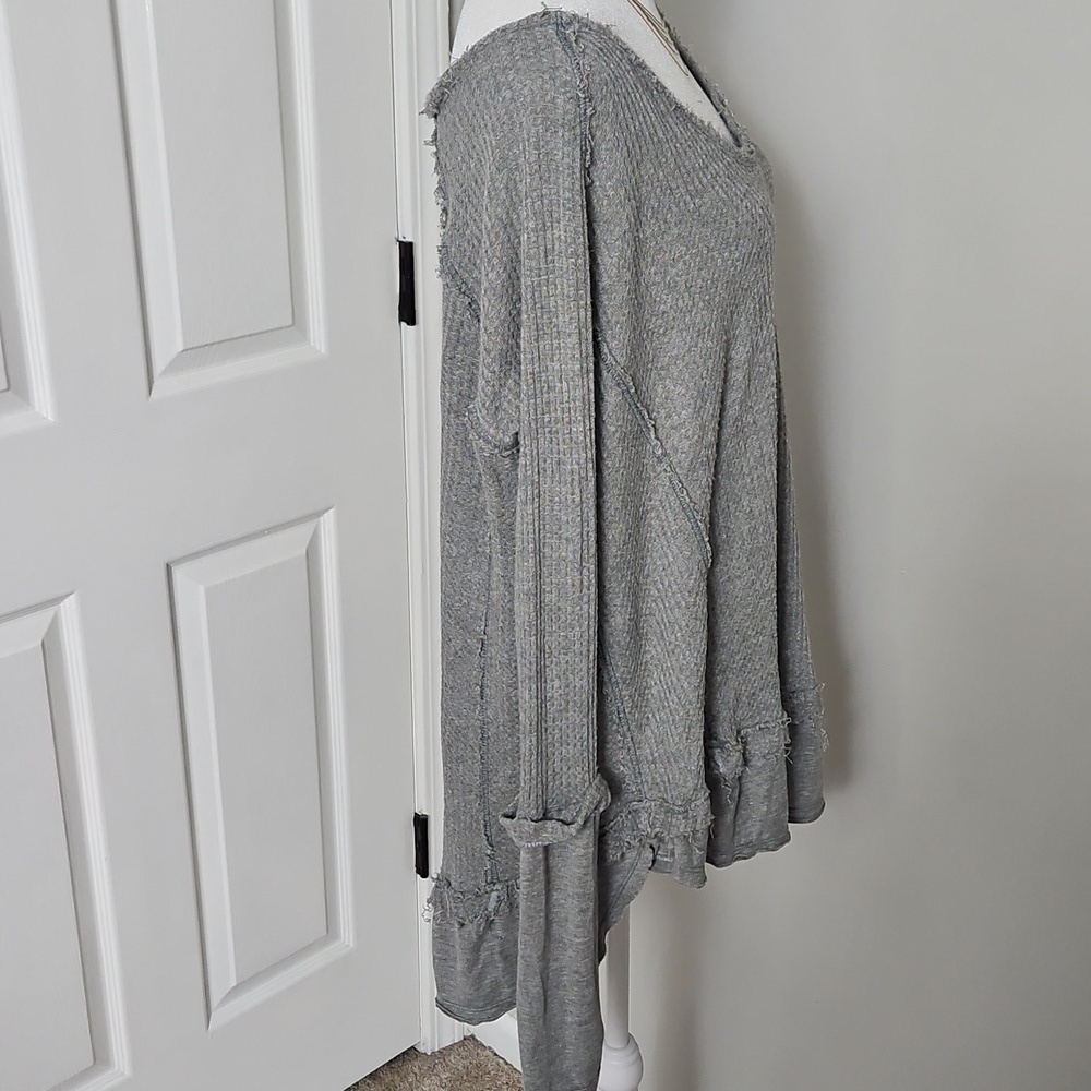Free People We the Free Laguna Waffle Knit Gray Raw Hem Boho Oversized Top Small - Picture 7 of 11